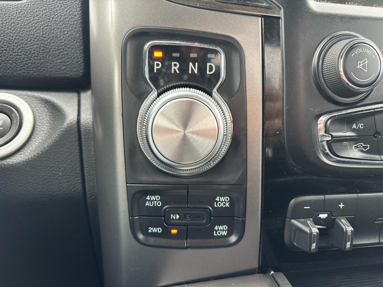 RAM 1500 Night 4x4 Regular Cab 6'4" Box 2017