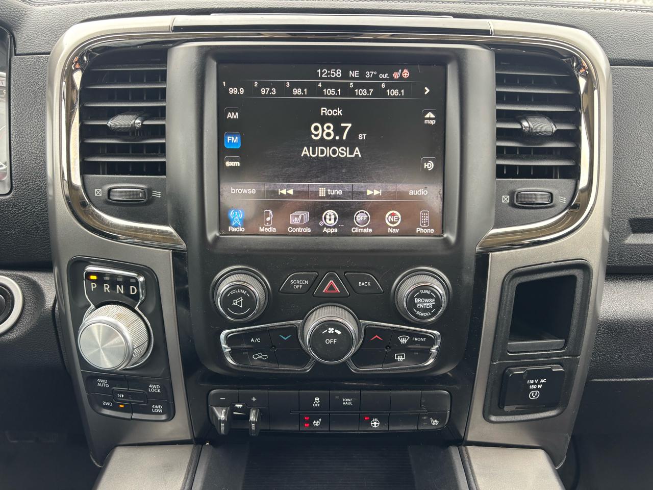 RAM 1500 Night 4x4 Regular Cab 6'4" Box 2017