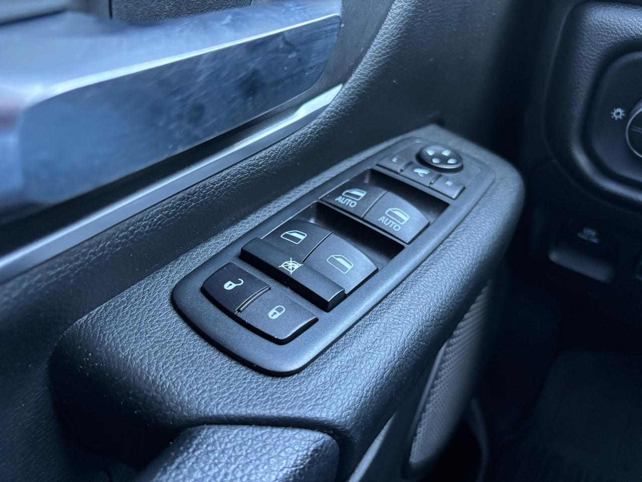 RAM 1500 Big Horn 4x4 Crew Cab 5'7" Box 2021