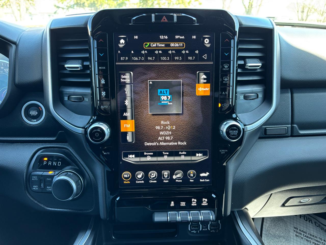 RAM 1500 Big Horn 4x4 Crew Cab 5'7" Box 2021