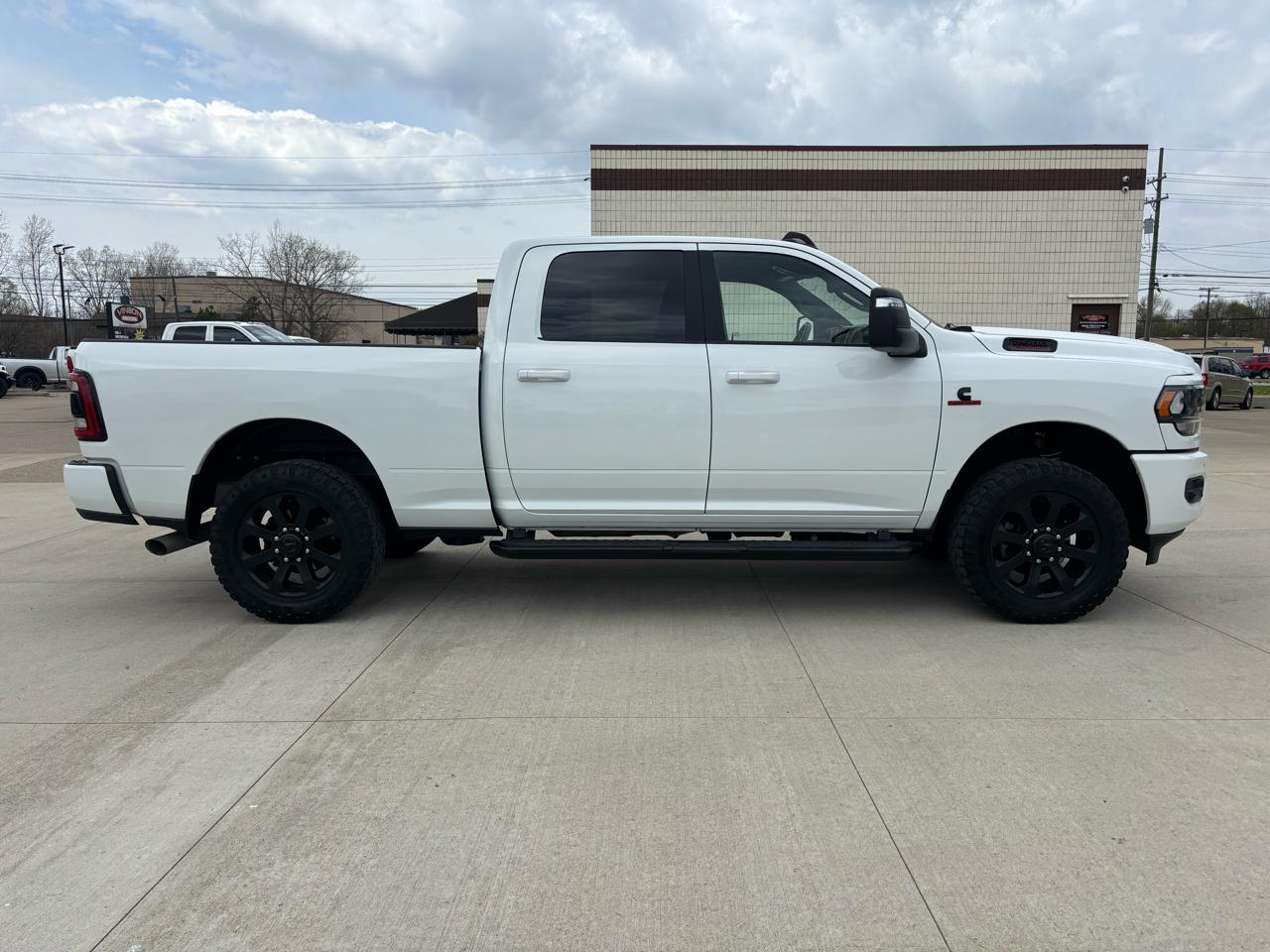 RAM 2500 Big Horn 4x4 Crew Cab 6'4" Box 2023