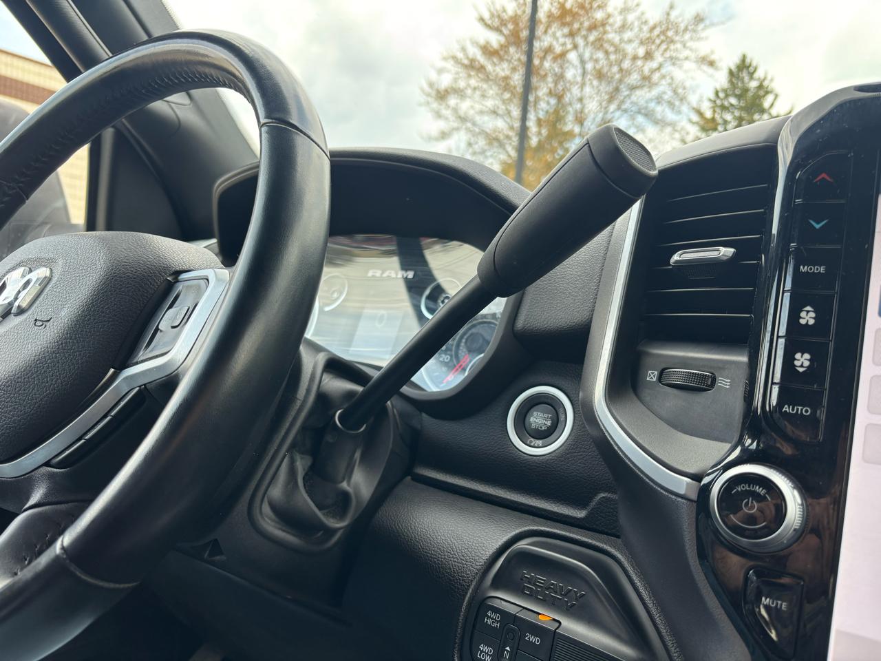 RAM 2500 Big Horn 4x4 Crew Cab 6'4" Box 2023