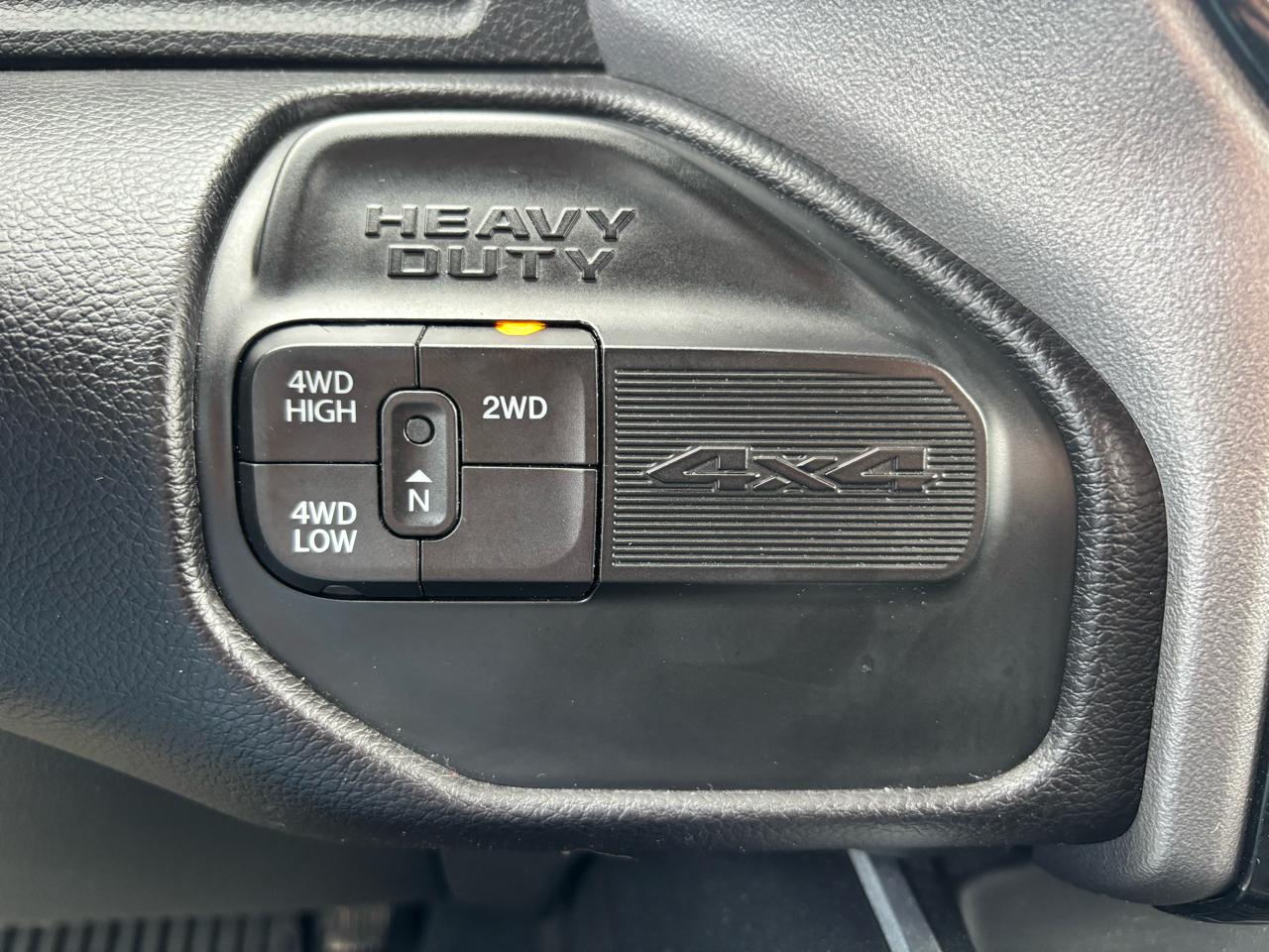 RAM 2500 Big Horn 4x4 Crew Cab 6'4" Box 2023