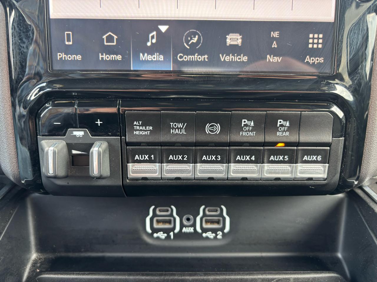 RAM 2500 Big Horn 4x4 Crew Cab 6'4" Box 2023