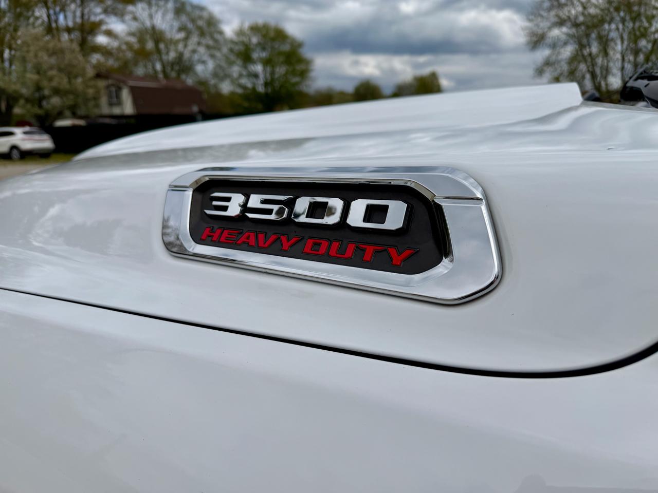 RAM 3500 Tradesman 4x4 Reg Cab 8' Box 2019