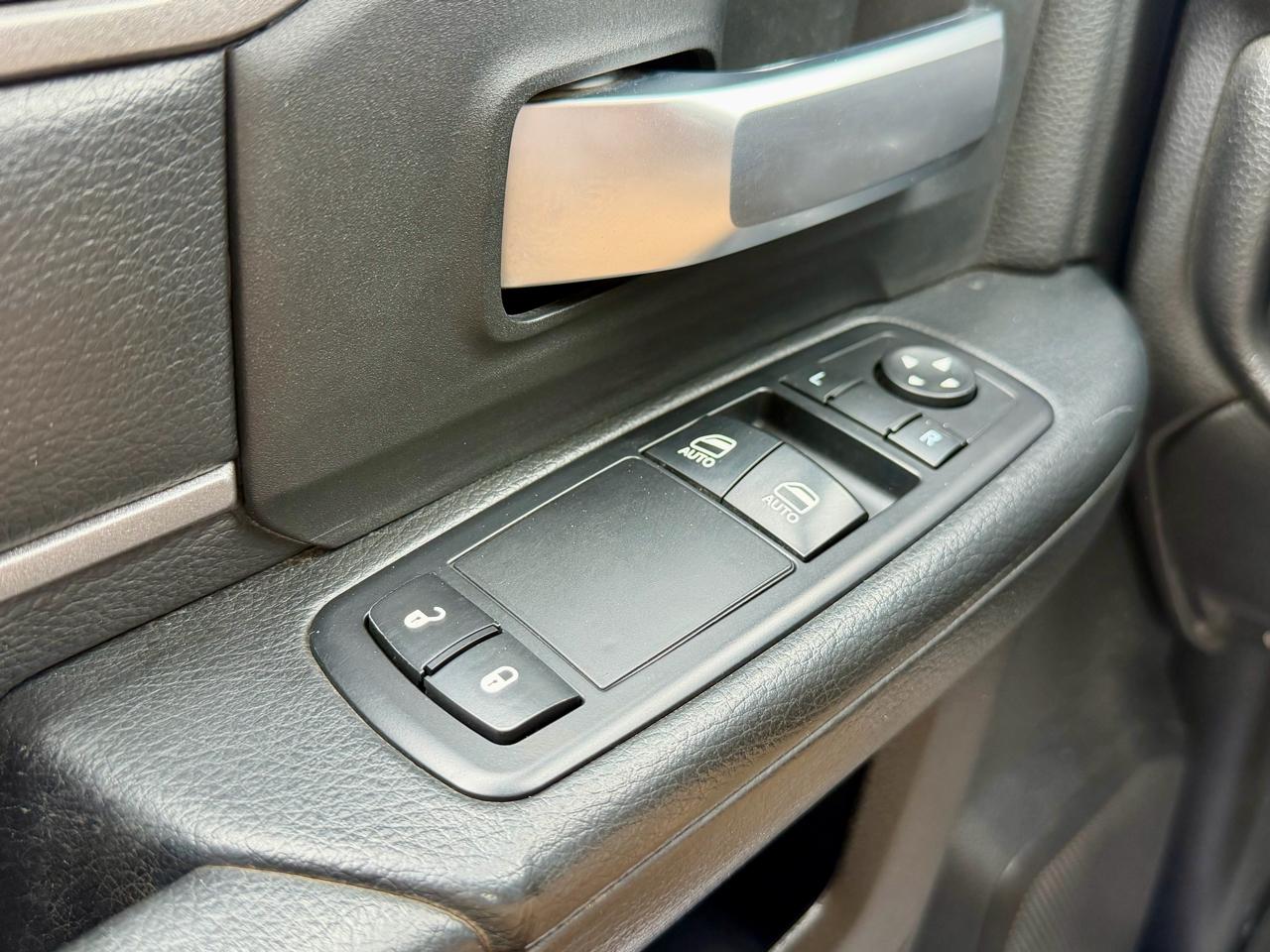 RAM 3500 Tradesman 4x4 Reg Cab 8' Box 2019