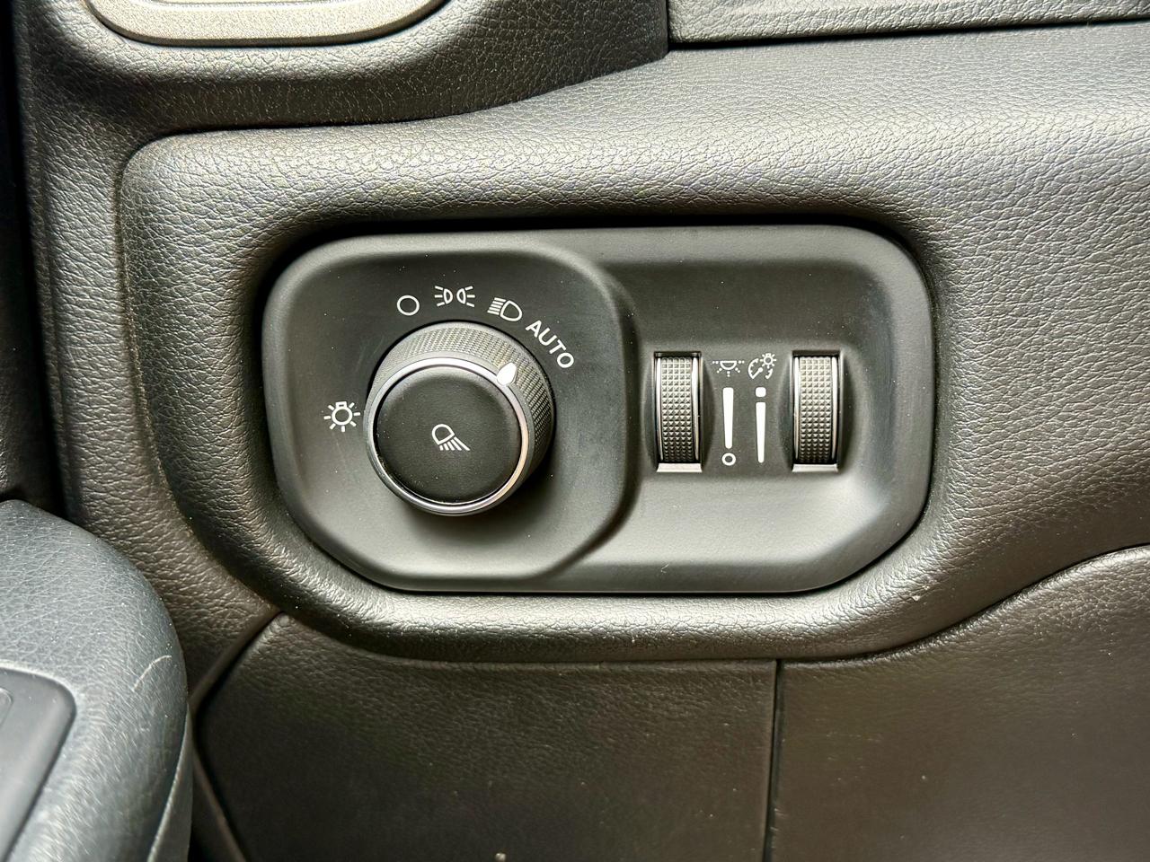 RAM 3500 Tradesman 4x4 Reg Cab 8' Box 2019