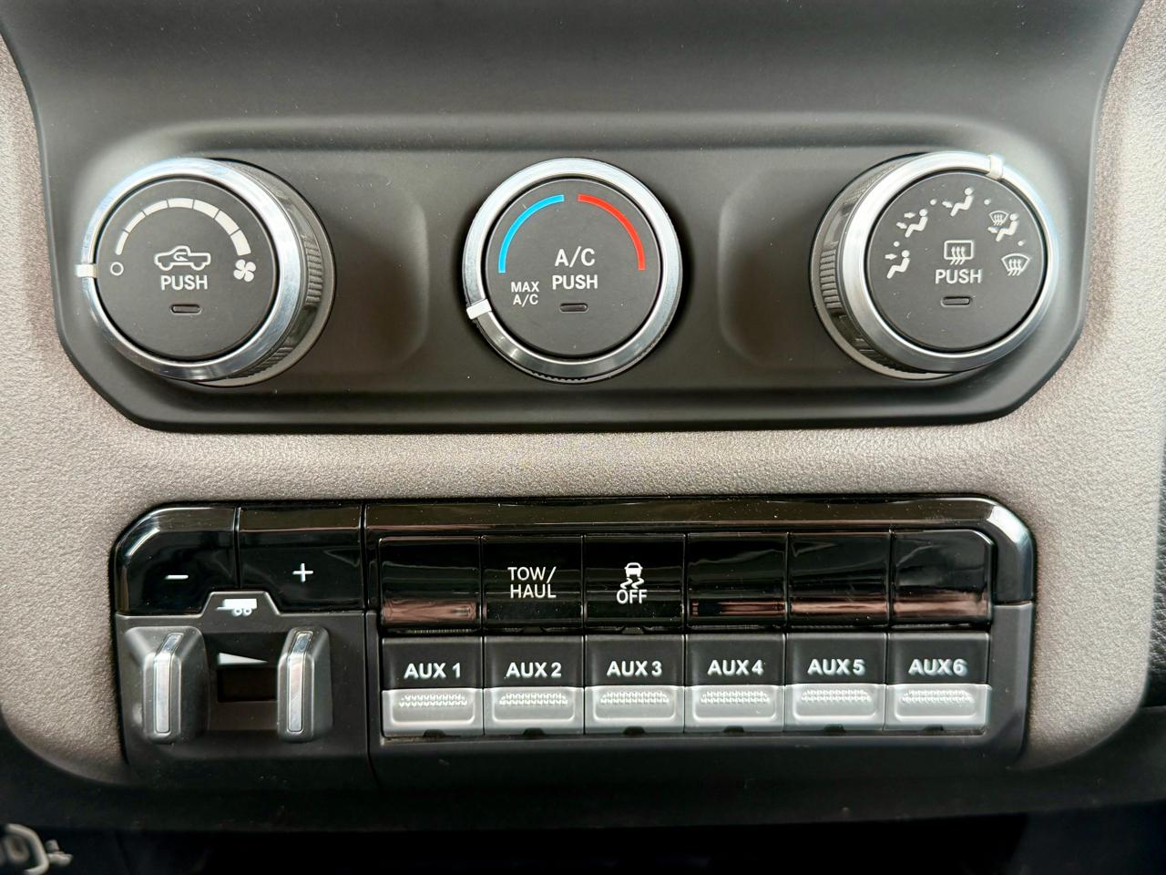 RAM 3500 Tradesman 4x4 Reg Cab 8' Box 2019