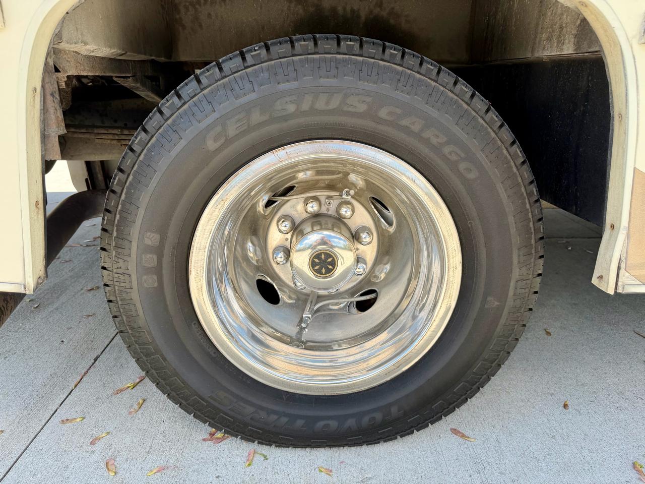 Ford Econoline Commercial Cutaway E-350 Super Duty 138" DRW 2014