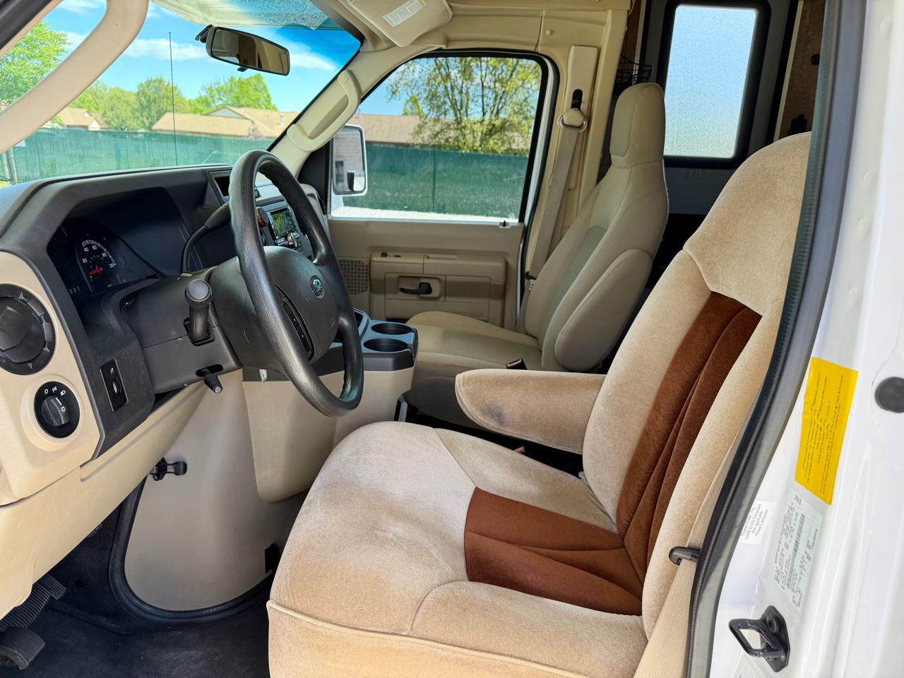 Ford Econoline Commercial Cutaway E-350 Super Duty 138" DRW 2014