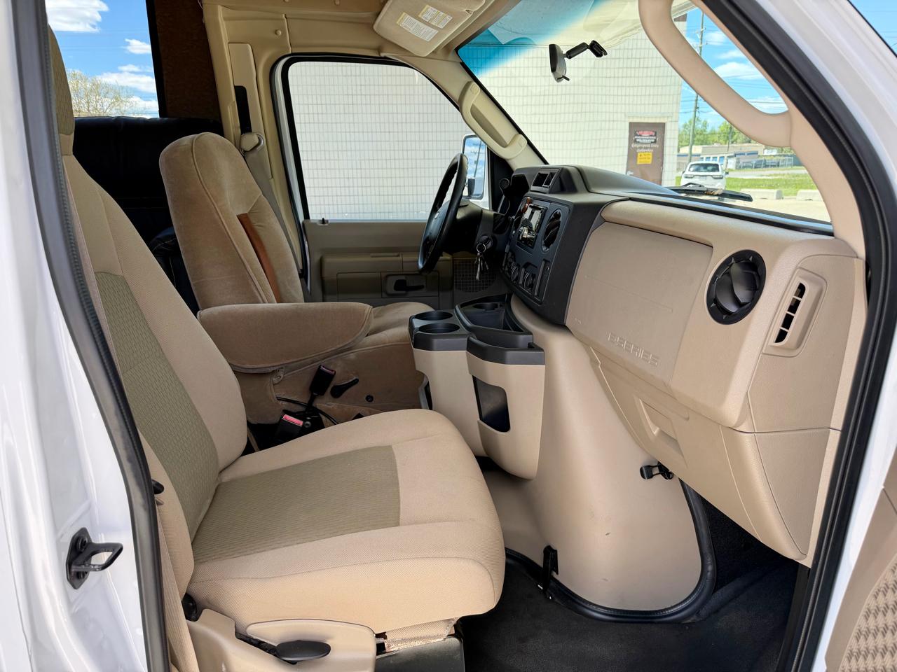 Ford Econoline Commercial Cutaway E-350 Super Duty 138" DRW 2014