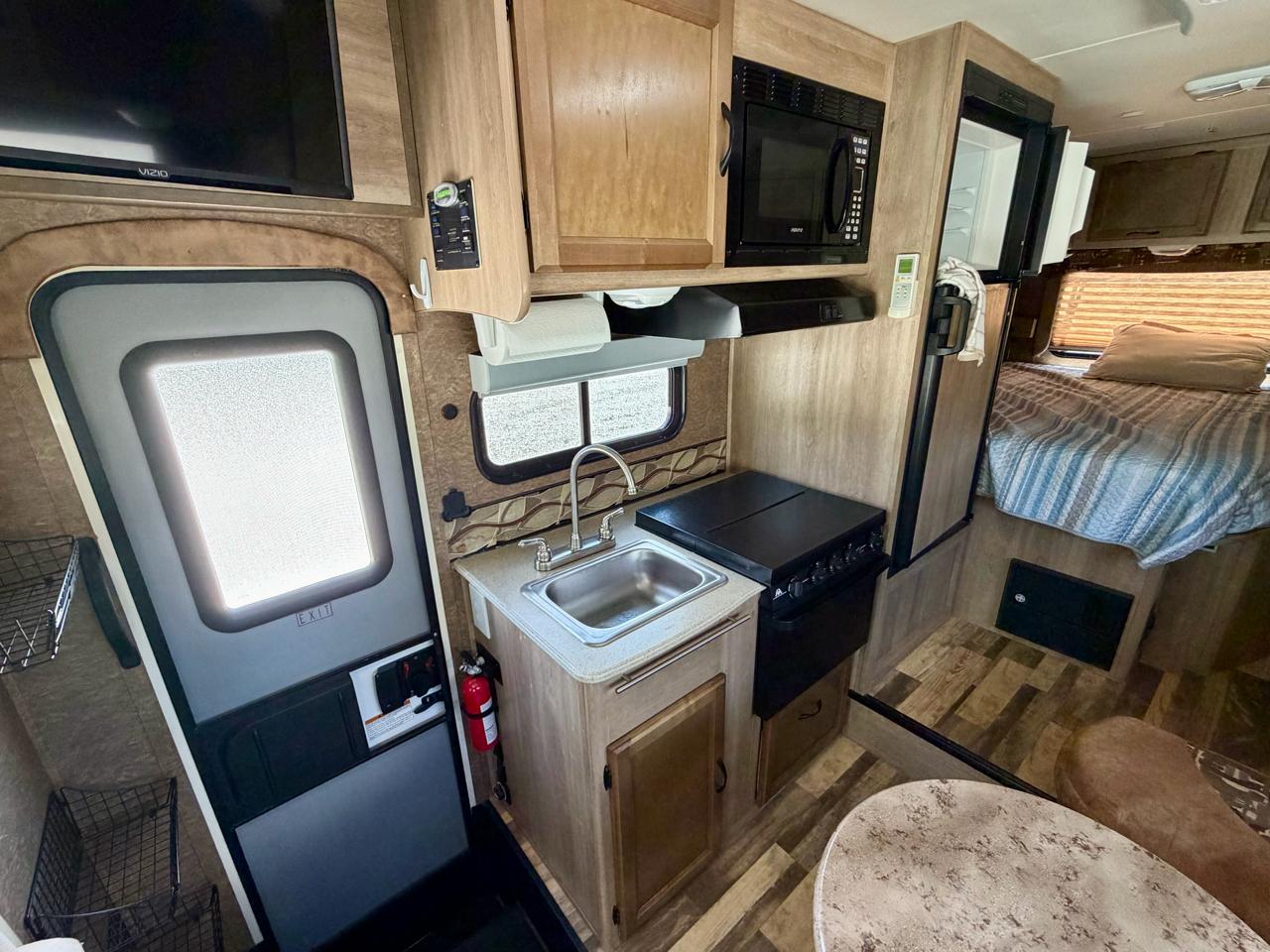 Ford Econoline Commercial Cutaway E-350 Super Duty 138" DRW 2014