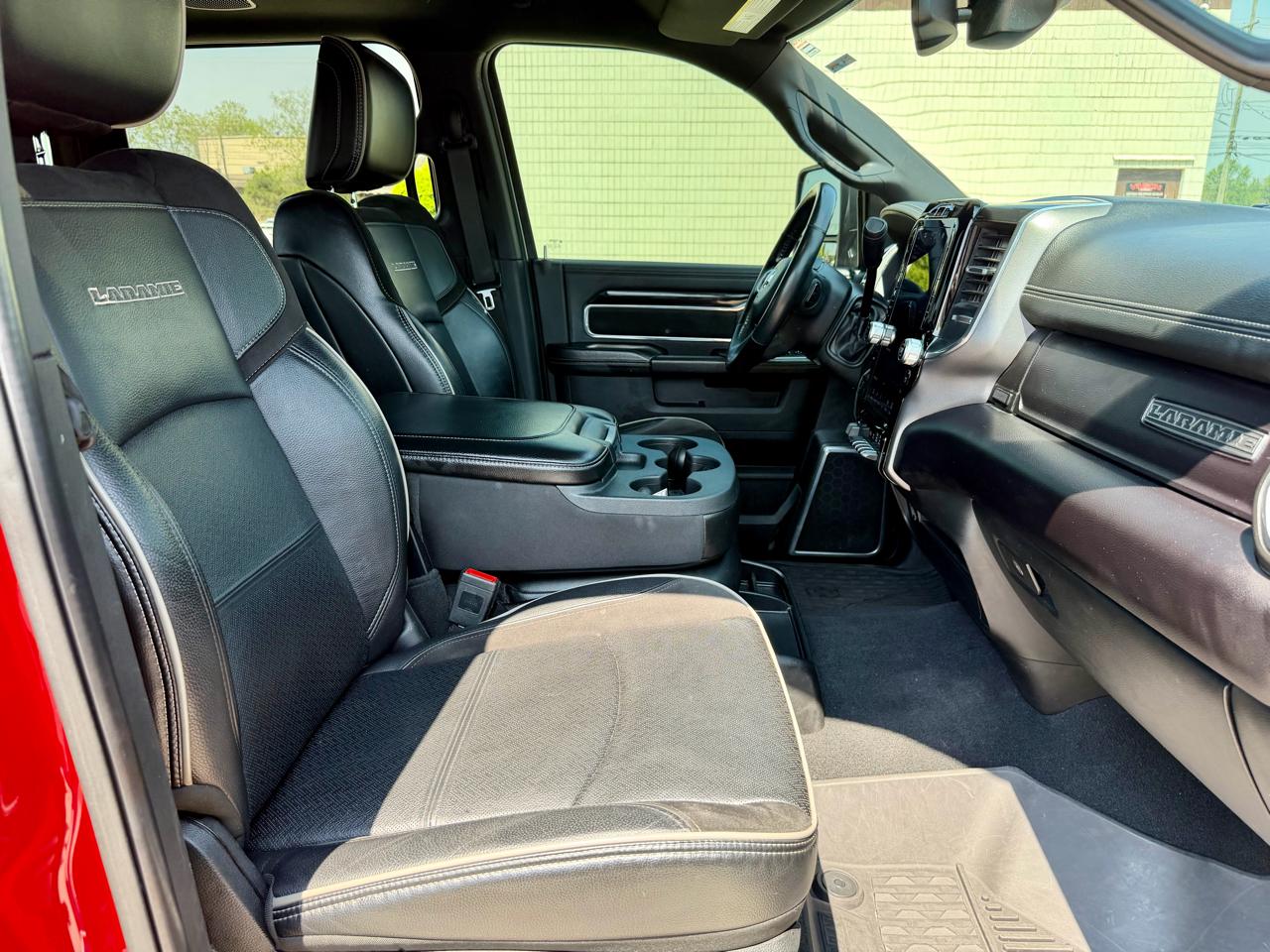 RAM 2500 Laramie 4x4 Crew Cab 6'4" Box 2023