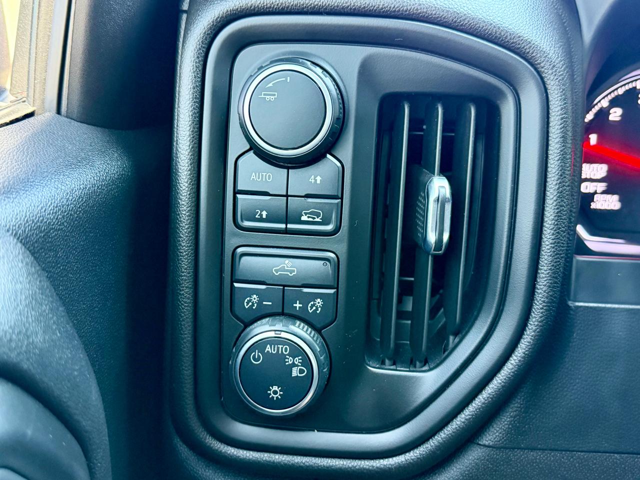 Chevrolet Silverado 1500 4WD Crew Cab 147" Custom 2020