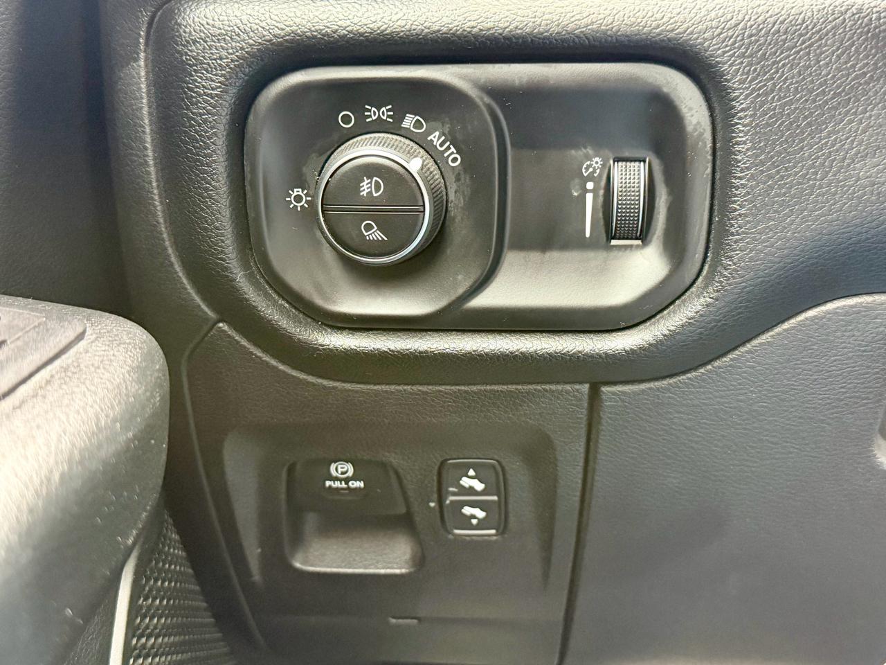 RAM 1500 Big Horn 4x4 Crew Cab 5'7" Box 2021