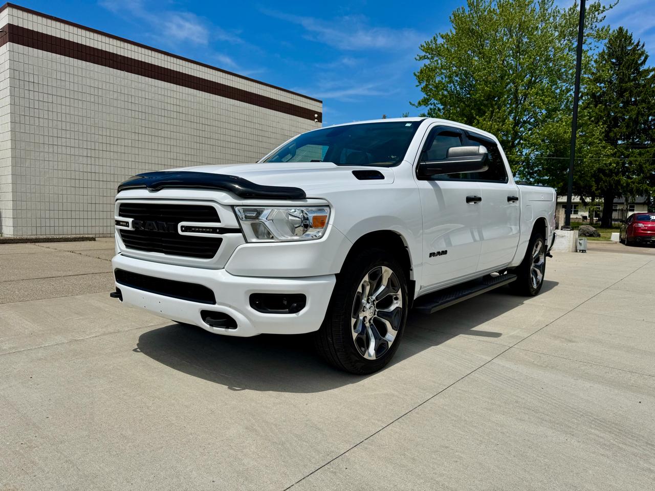 RAM 1500 Big Horn 4x4 Crew Cab 5'7" Box 2020
