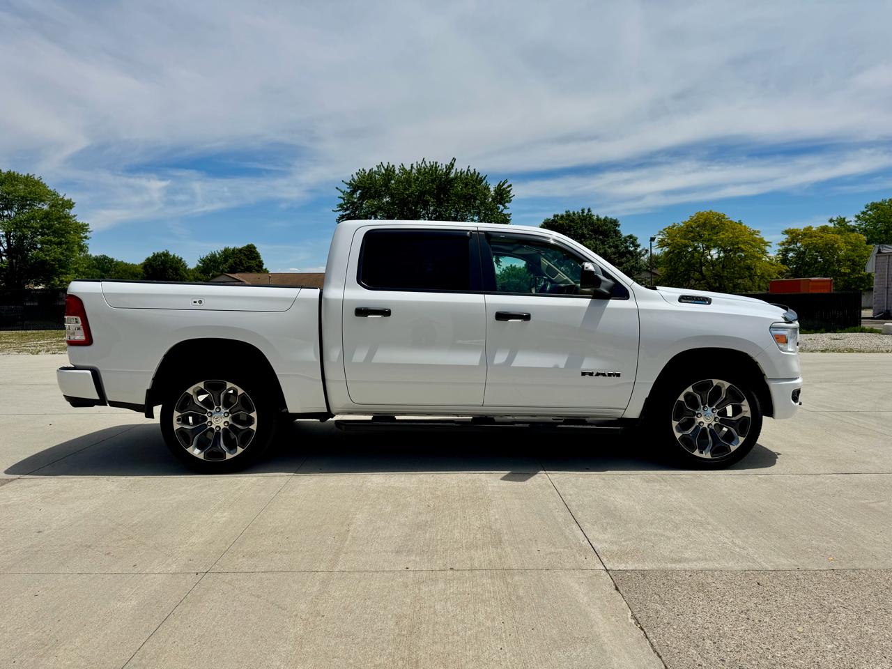 RAM 1500 Big Horn 4x4 Crew Cab 5'7" Box 2020