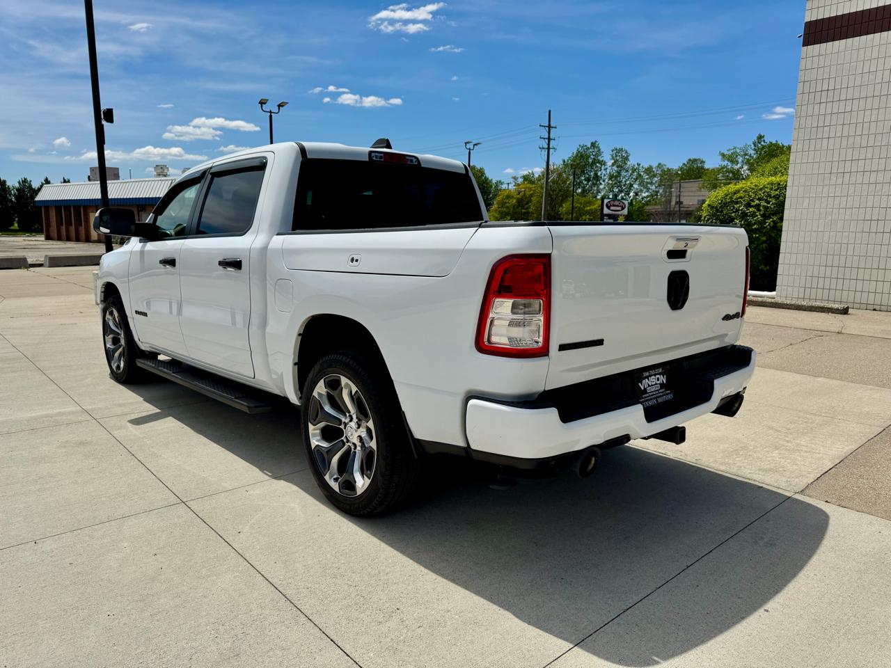 RAM 1500 Big Horn 4x4 Crew Cab 5'7" Box 2020