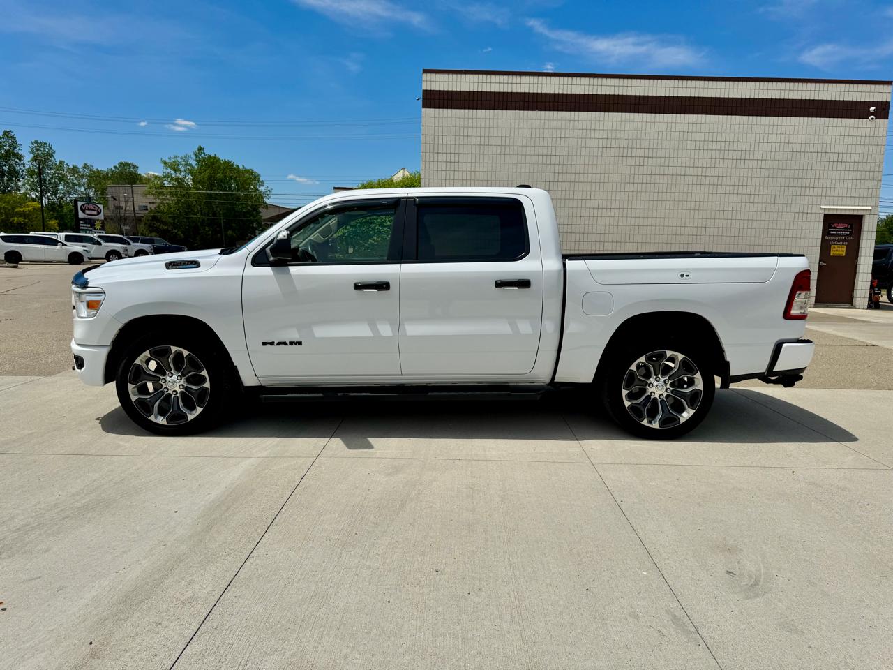 RAM 1500 Big Horn 4x4 Crew Cab 5'7" Box 2020