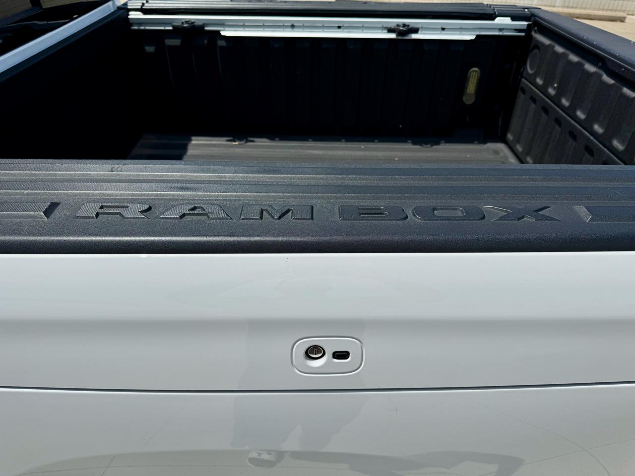 RAM 1500 Big Horn 4x4 Crew Cab 5'7" Box 2020