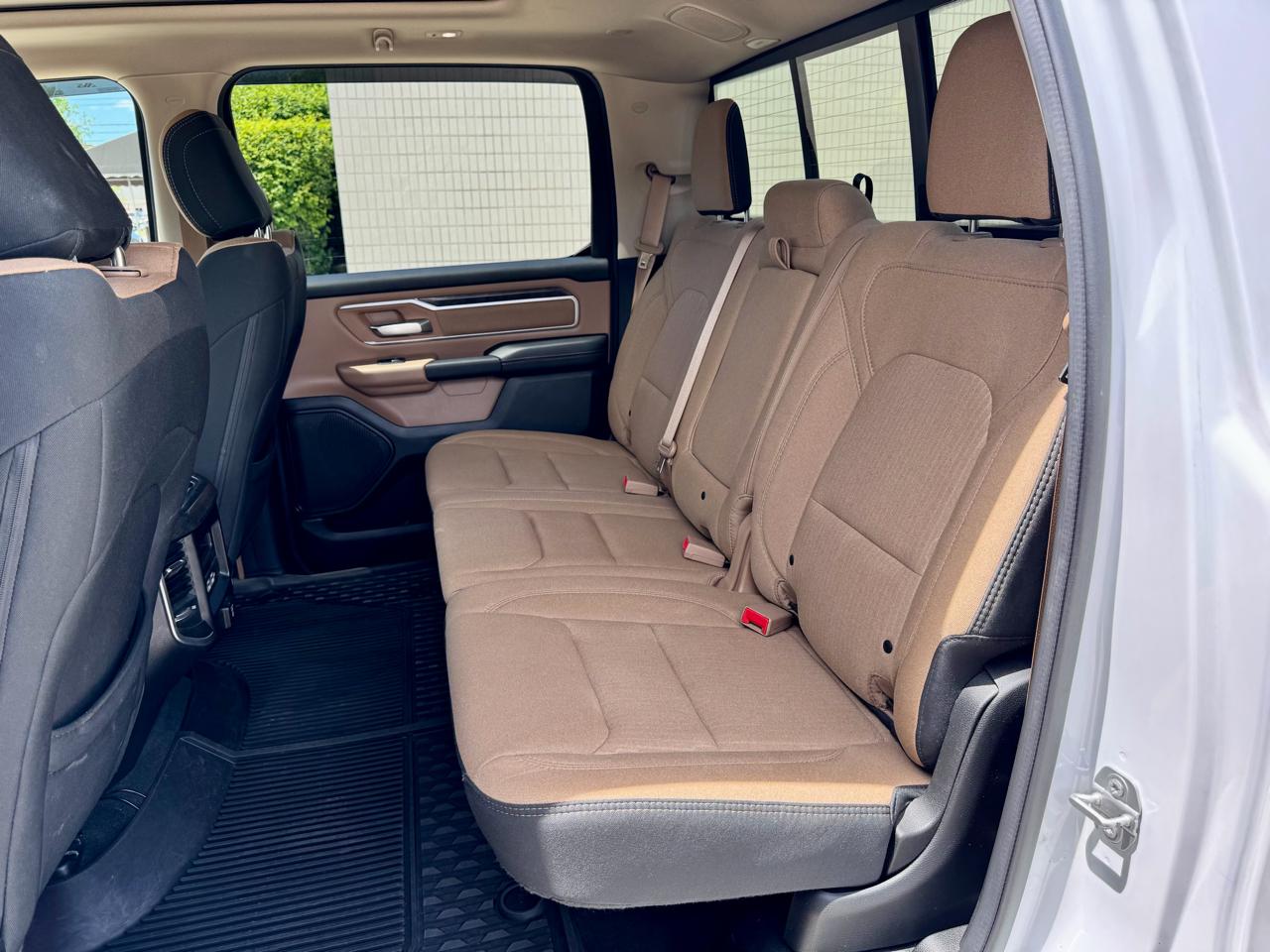 RAM 1500 Big Horn 4x4 Crew Cab 5'7" Box 2020