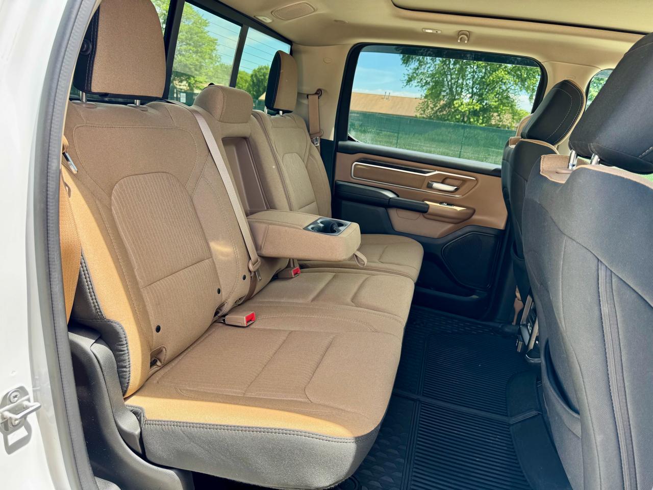 RAM 1500 Big Horn 4x4 Crew Cab 5'7" Box 2020