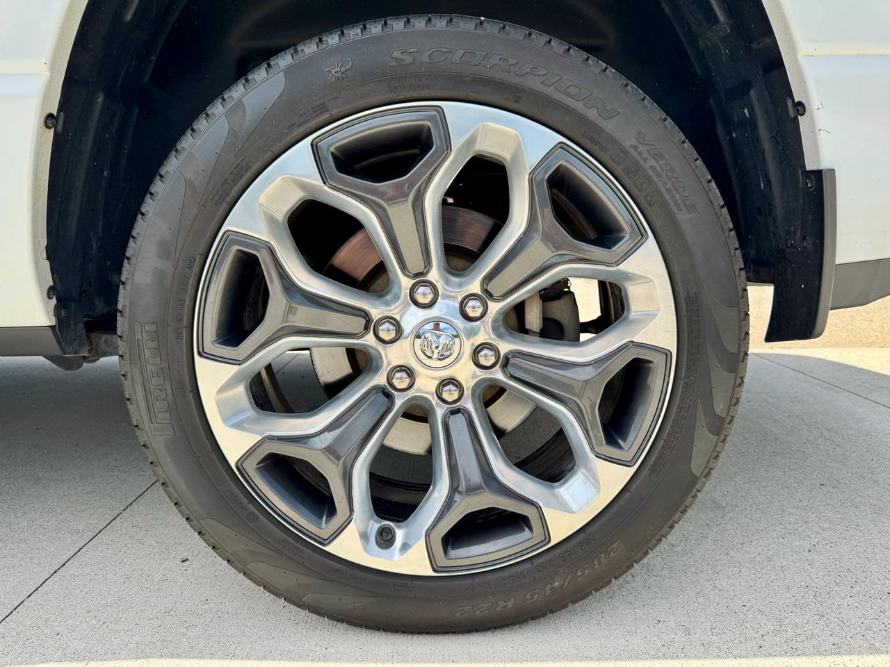 RAM 1500 Big Horn 4x4 Crew Cab 5'7" Box 2020
