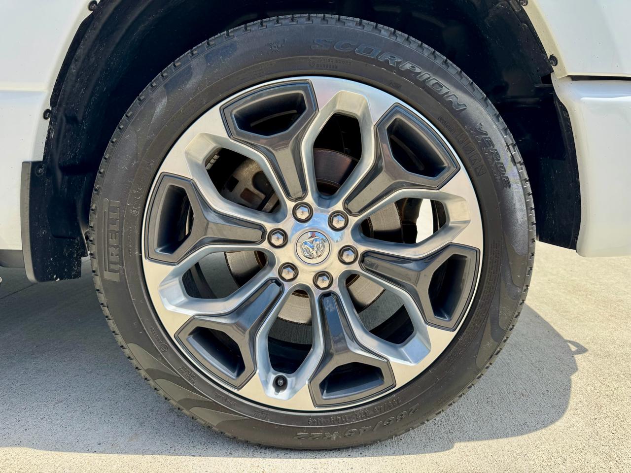RAM 1500 Big Horn 4x4 Crew Cab 5'7" Box 2020