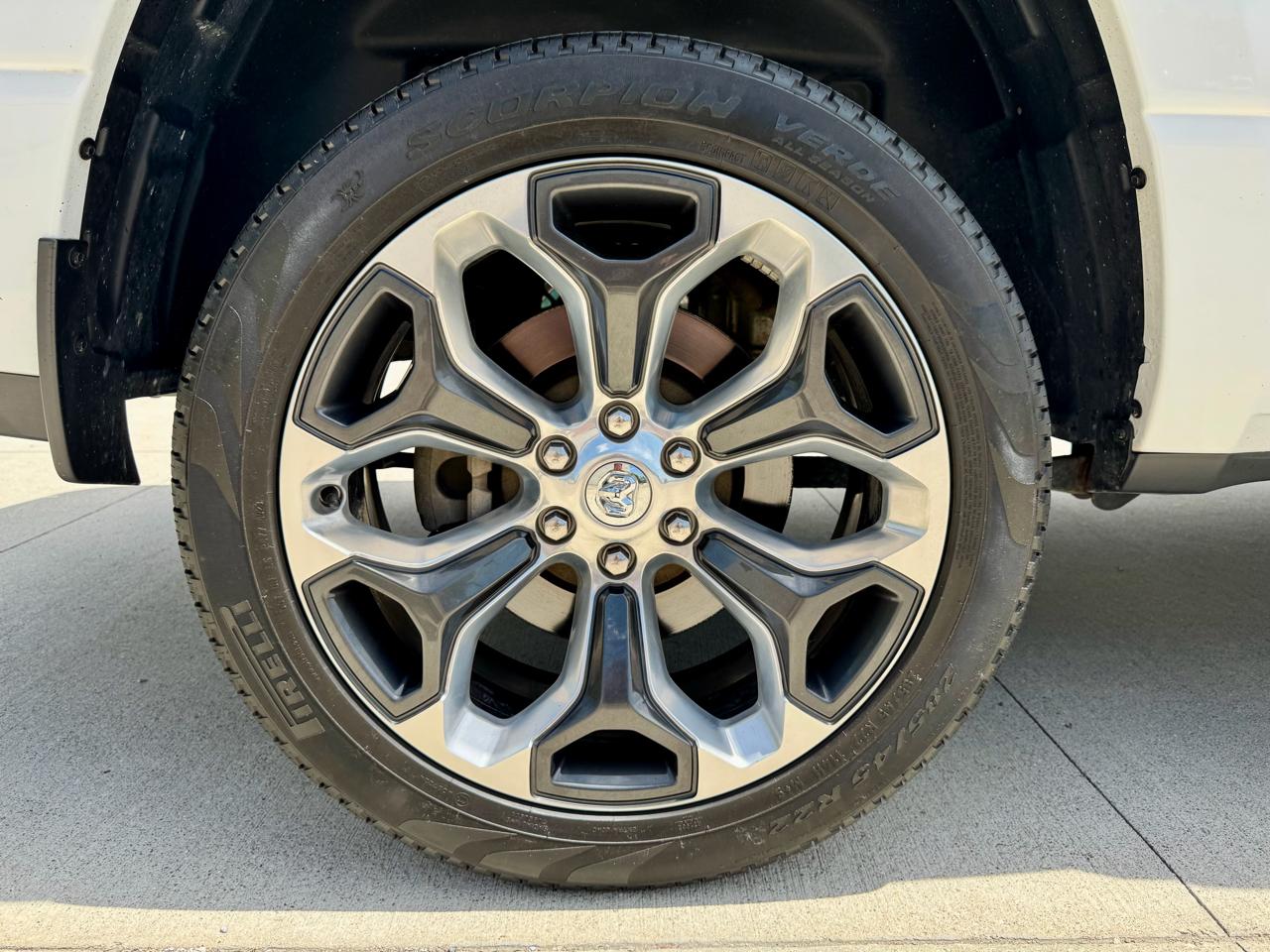 RAM 1500 Big Horn 4x4 Crew Cab 5'7" Box 2020