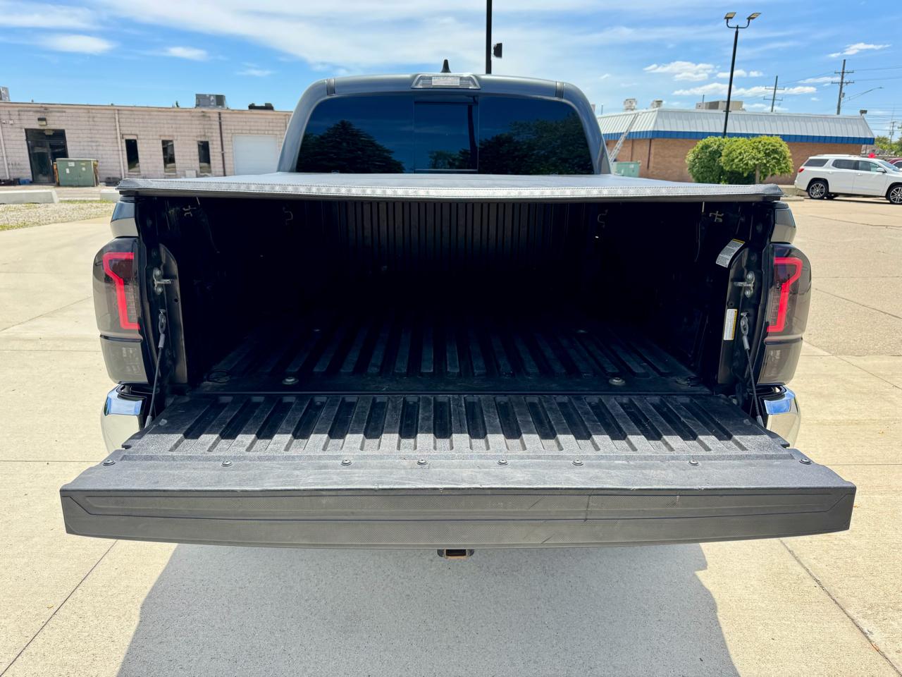 Toyota Tacoma 4WD SR5 Double Cab 5' Bed V6 AT (Natl) 2020