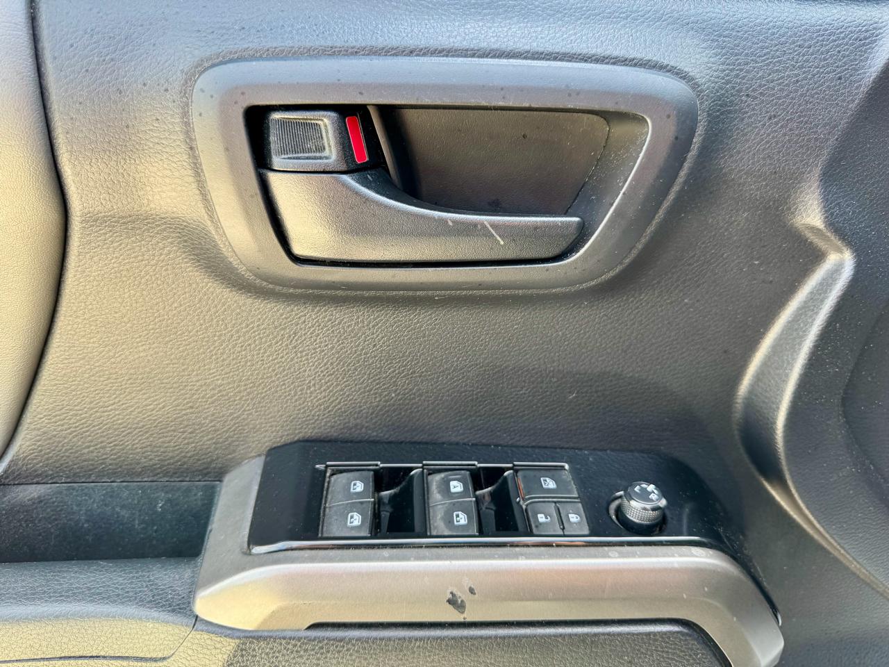 Toyota Tacoma 4WD SR5 Double Cab 5' Bed V6 AT (Natl) 2020