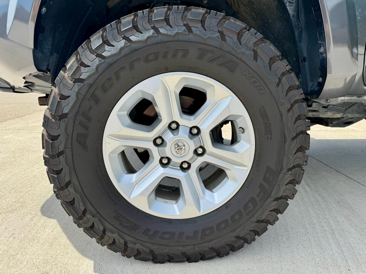 Toyota Tacoma 4WD SR5 Double Cab 5' Bed V6 AT (Natl) 2020