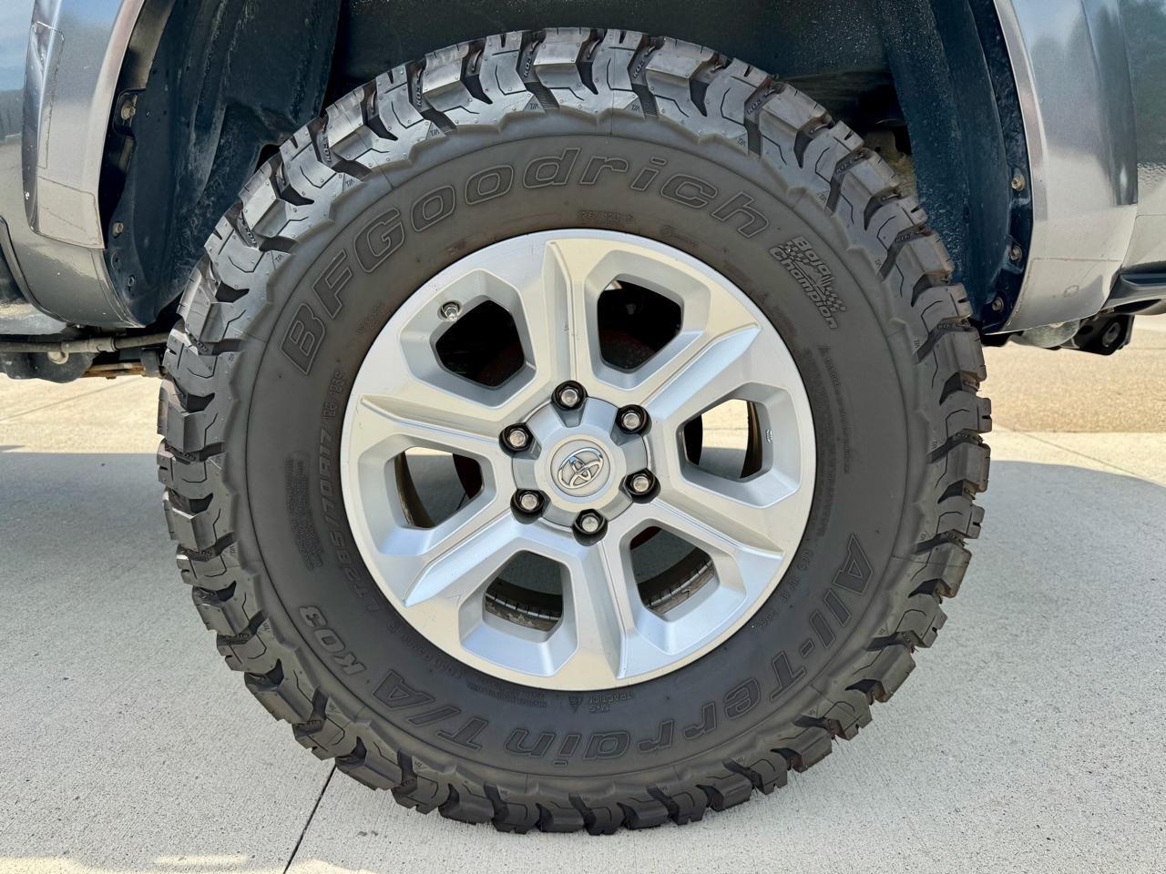 Toyota Tacoma 4WD SR5 Double Cab 5' Bed V6 AT (Natl) 2020