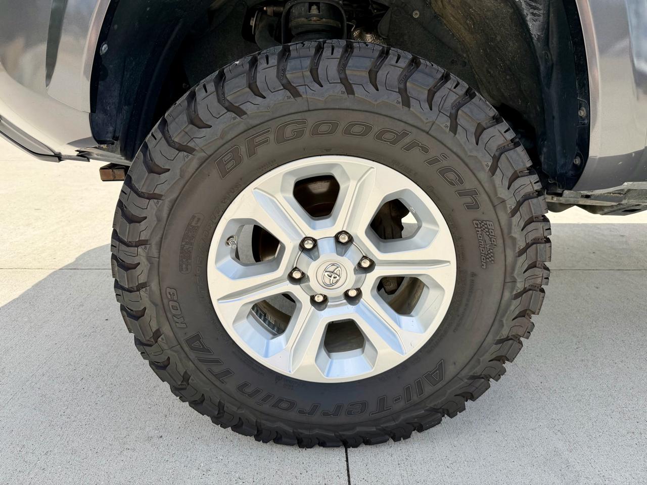 Toyota Tacoma 4WD SR5 Double Cab 5' Bed V6 AT (Natl) 2020