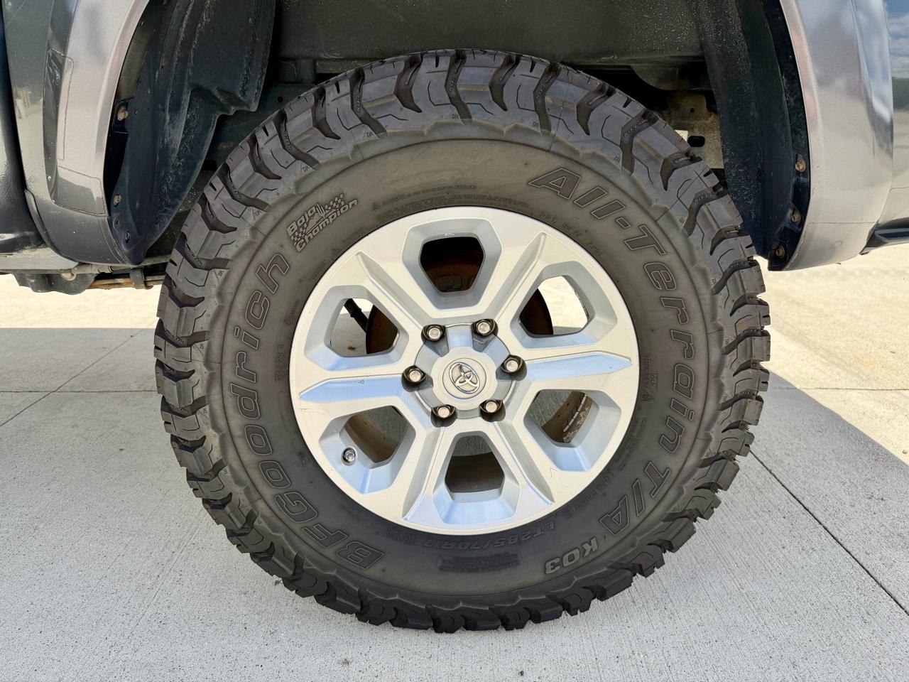 Toyota Tacoma 4WD SR5 Double Cab 5' Bed V6 AT (Natl) 2020