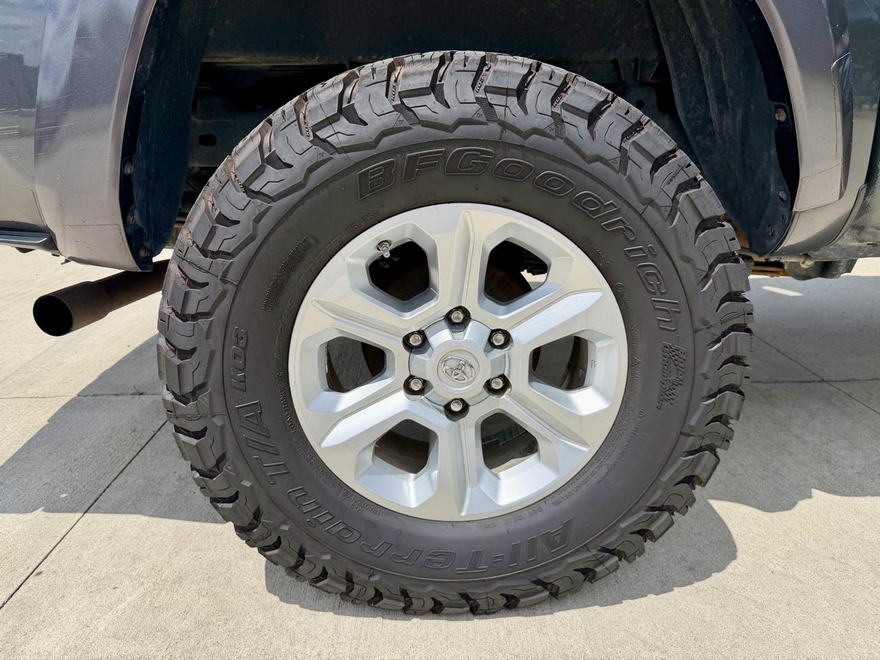 Toyota Tacoma 4WD SR5 Double Cab 5' Bed V6 AT (Natl) 2020