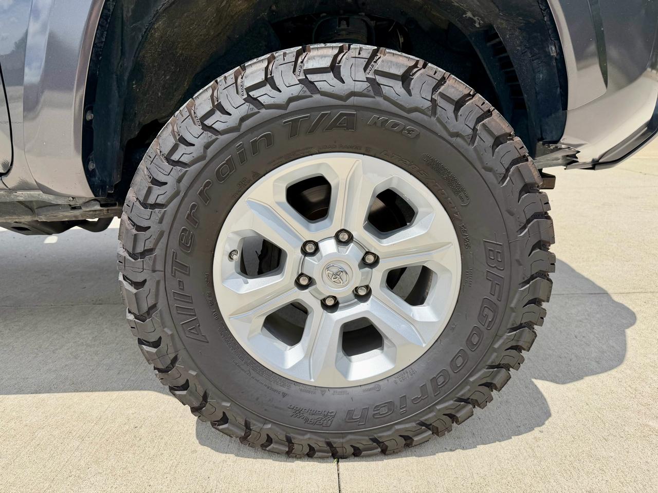 Toyota Tacoma 4WD SR5 Double Cab 5' Bed V6 AT (Natl) 2020