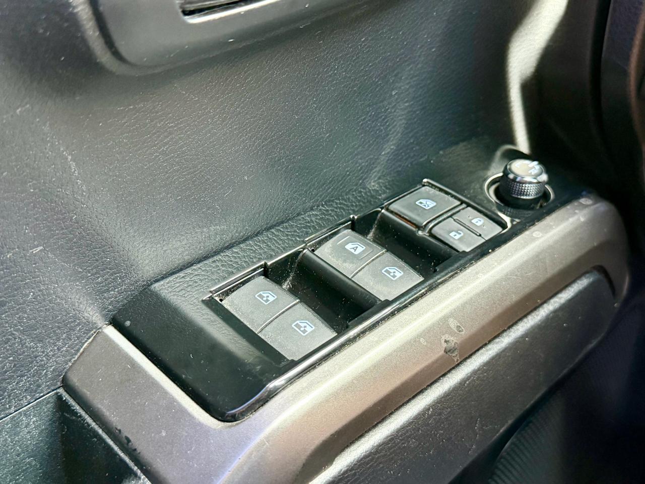 Toyota Tacoma 4WD SR5 Double Cab 5' Bed V6 AT (Natl) 2020