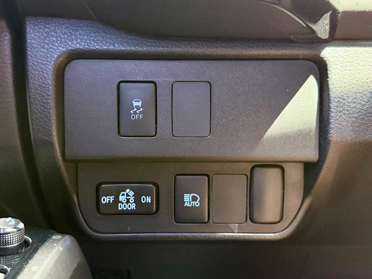 Toyota Tacoma 4WD SR5 Double Cab 5' Bed V6 AT (Natl) 2020