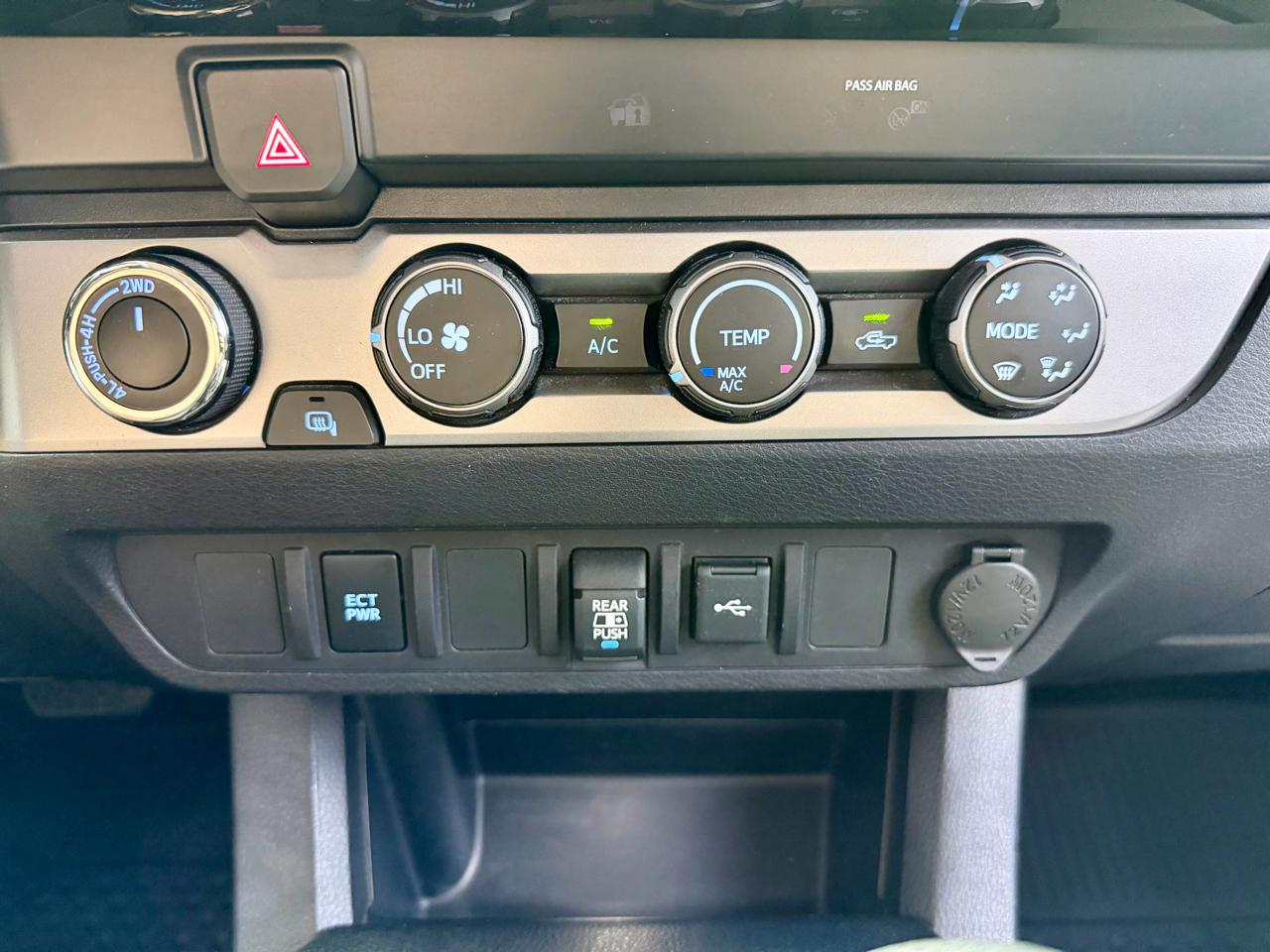 Toyota Tacoma 4WD SR5 Double Cab 5' Bed V6 AT (Natl) 2020
