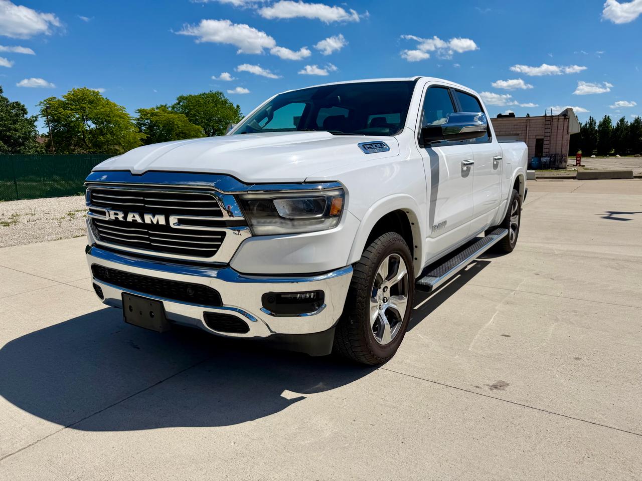RAM 1500 Laramie 4x4 Crew Cab 5'7" Box 2020