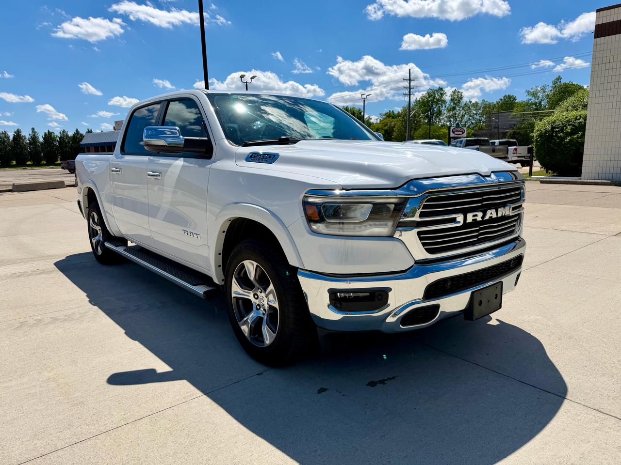 RAM 1500 Laramie 4x4 Crew Cab 5'7" Box 2020