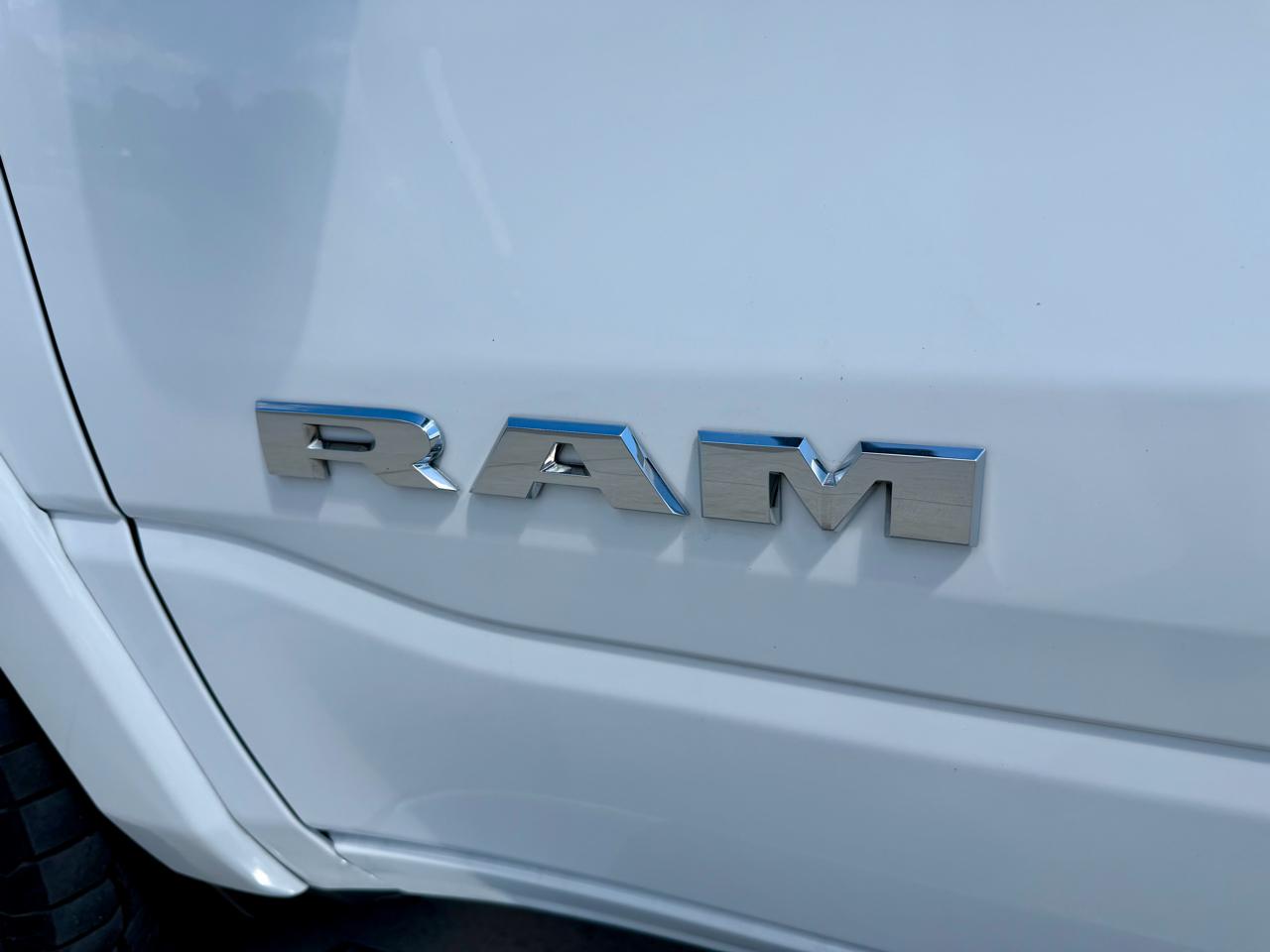 RAM 1500 Laramie 4x4 Crew Cab 5'7" Box 2020