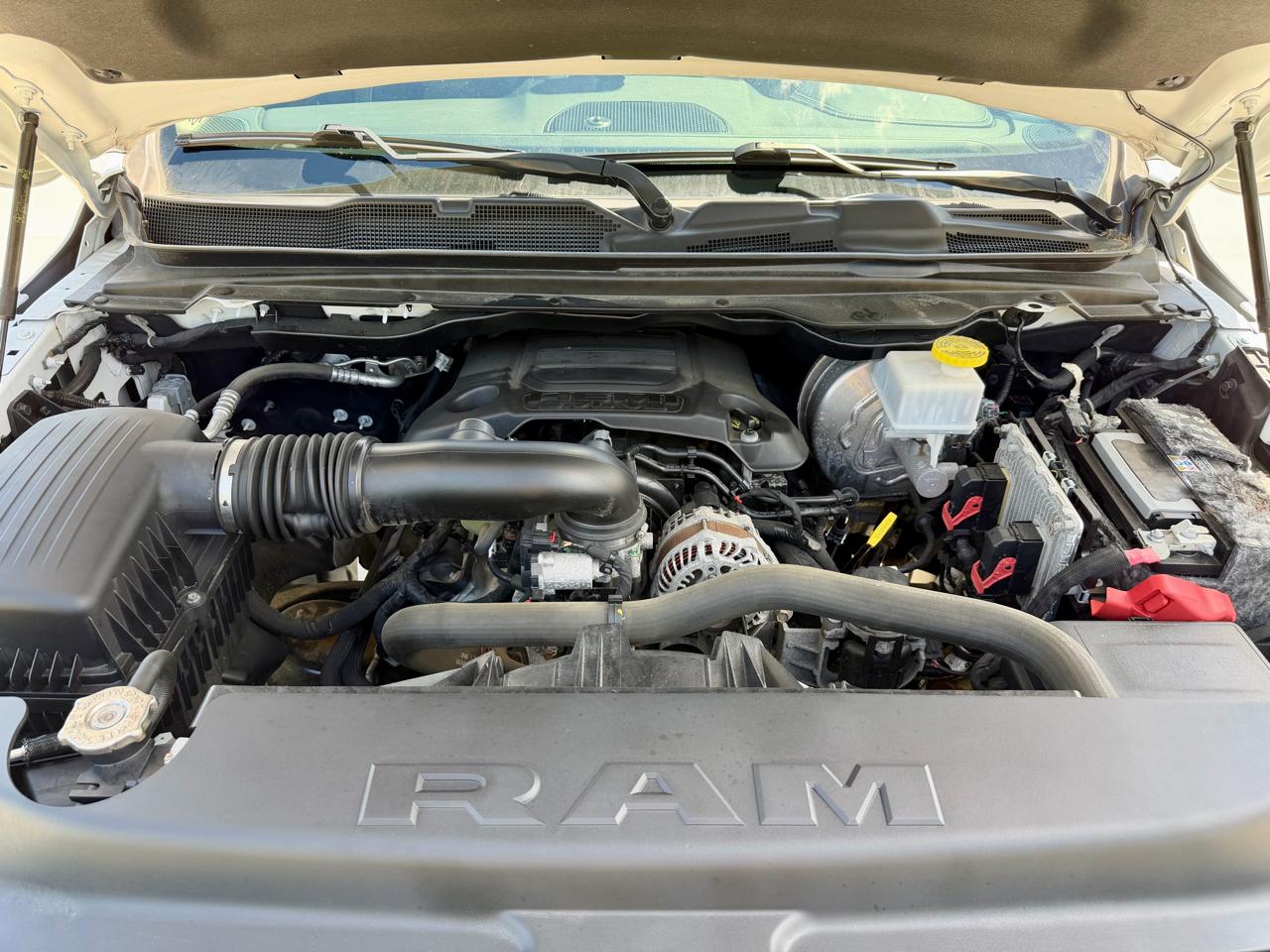 RAM 1500 Laramie 4x4 Crew Cab 5'7" Box 2020