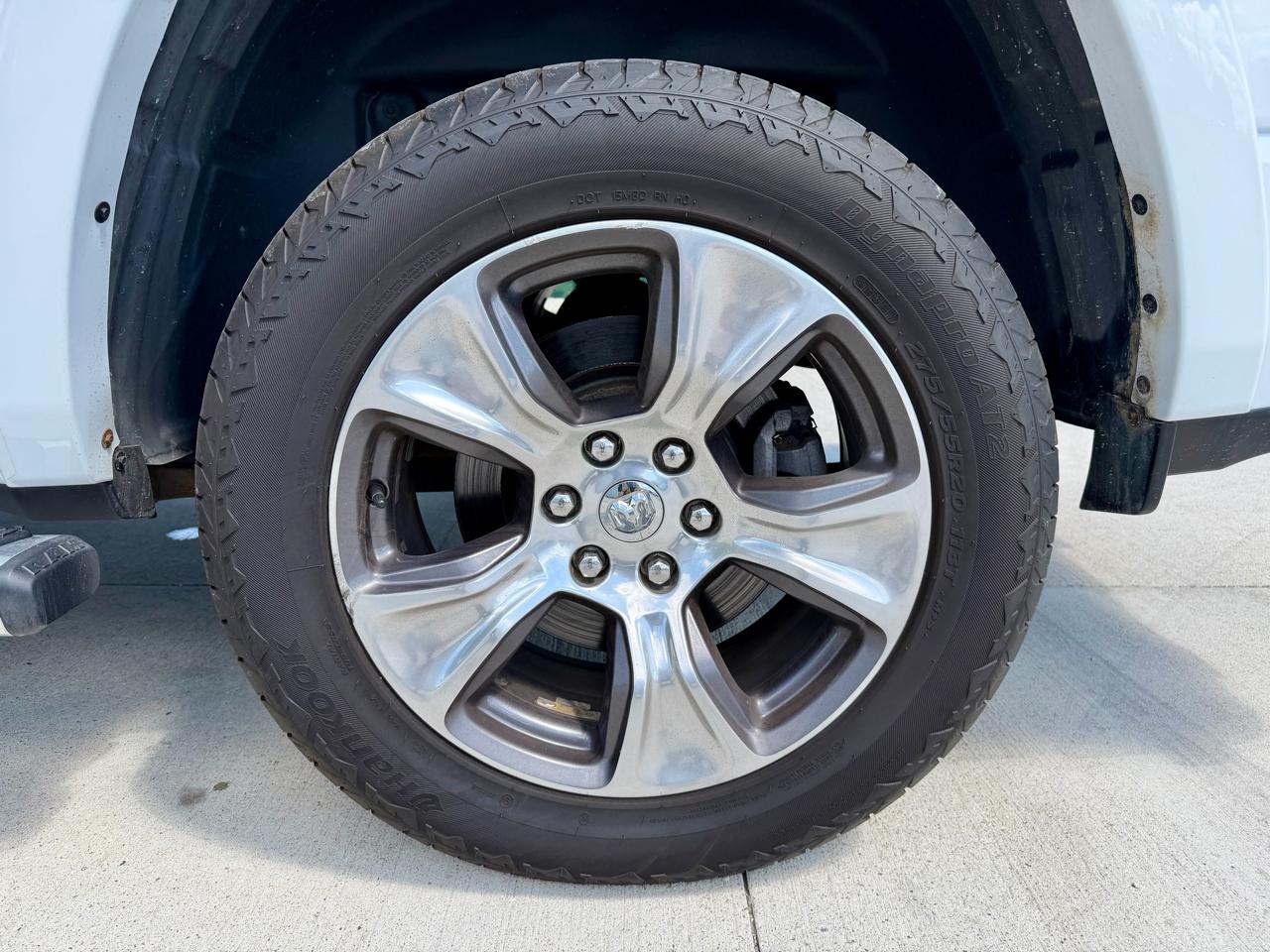 RAM 1500 Laramie 4x4 Crew Cab 5'7" Box 2020