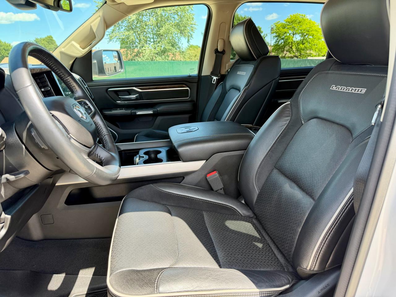 RAM 1500 Laramie 4x4 Crew Cab 5'7" Box 2020
