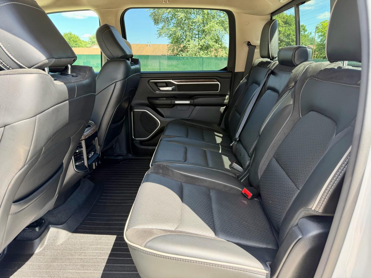 RAM 1500 Laramie 4x4 Crew Cab 5'7" Box 2020