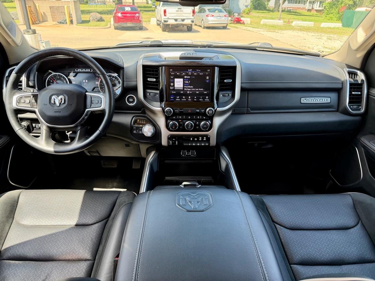 RAM 1500 Laramie 4x4 Crew Cab 5'7" Box 2020