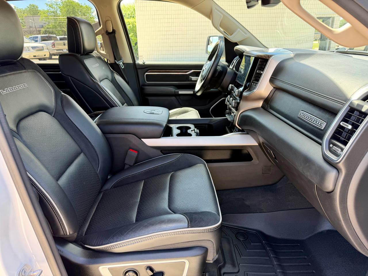 RAM 1500 Laramie 4x4 Crew Cab 5'7" Box 2020