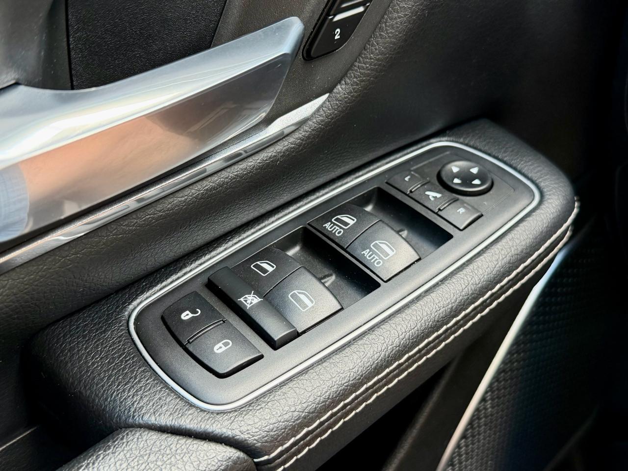RAM 1500 Laramie 4x4 Crew Cab 5'7" Box 2020